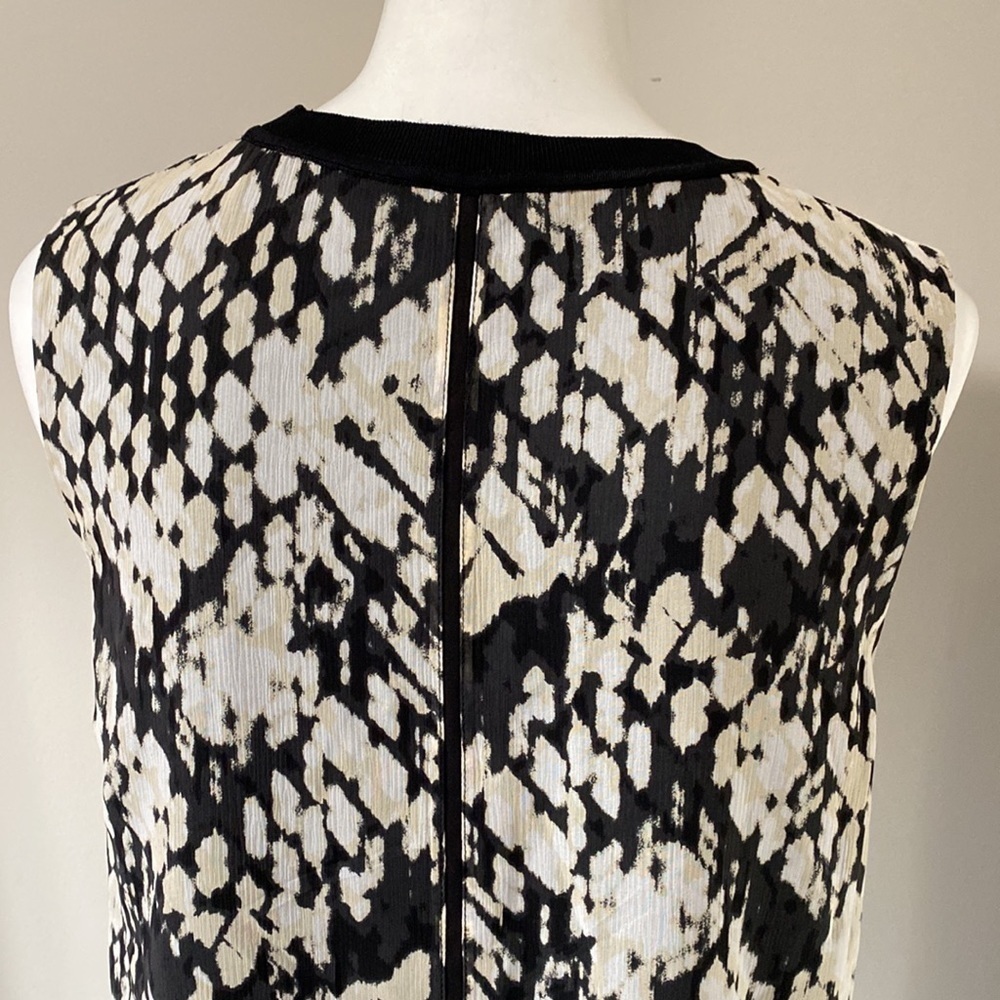 VINCE Basketweave Print Double Layer Silk Top Black White Abstract Sz M - Picture 10 of 14